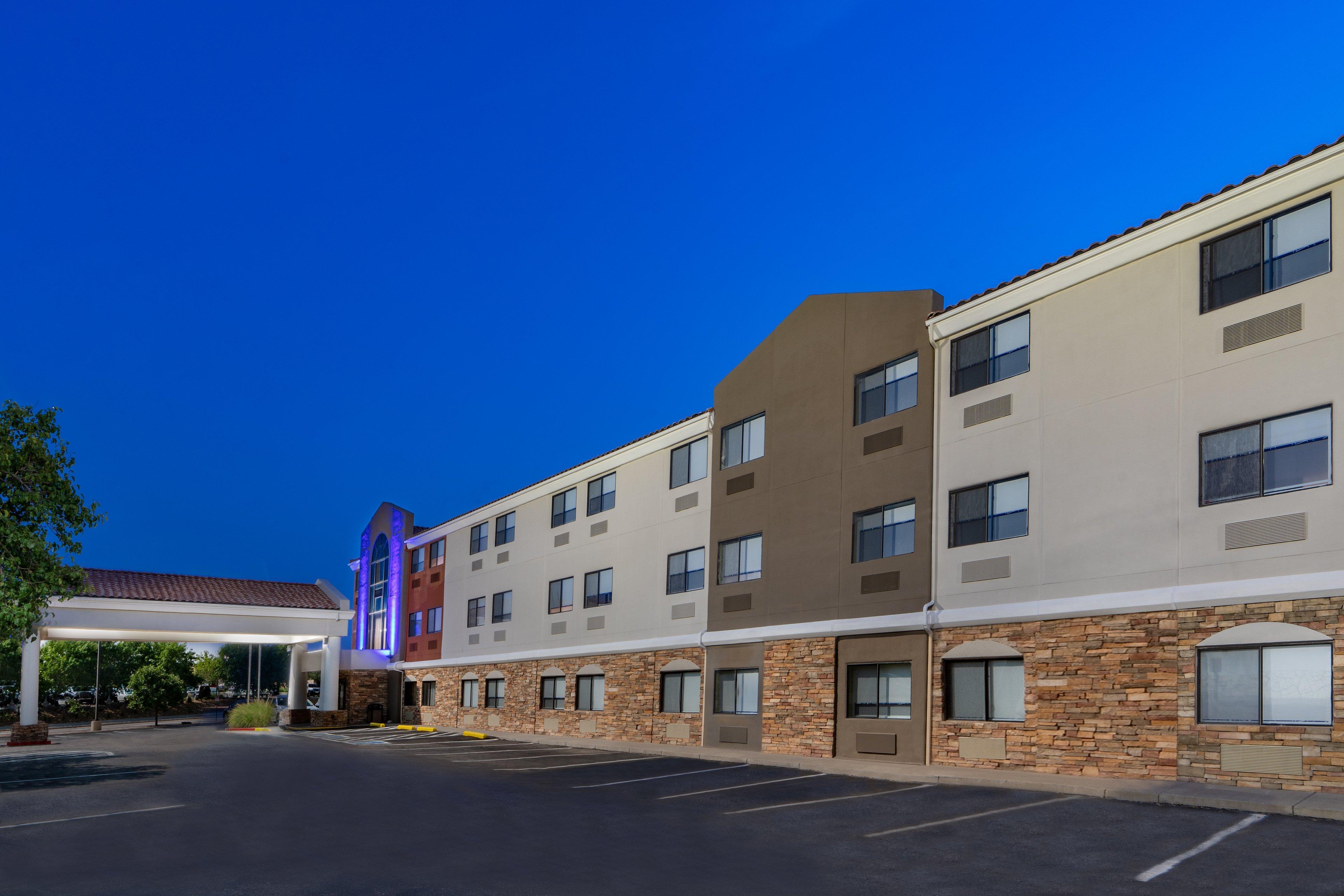 Holiday Inn Express Hotel & Suites Albuquerque - North Balloon Fiesta Park By Ihg Екстериор снимка